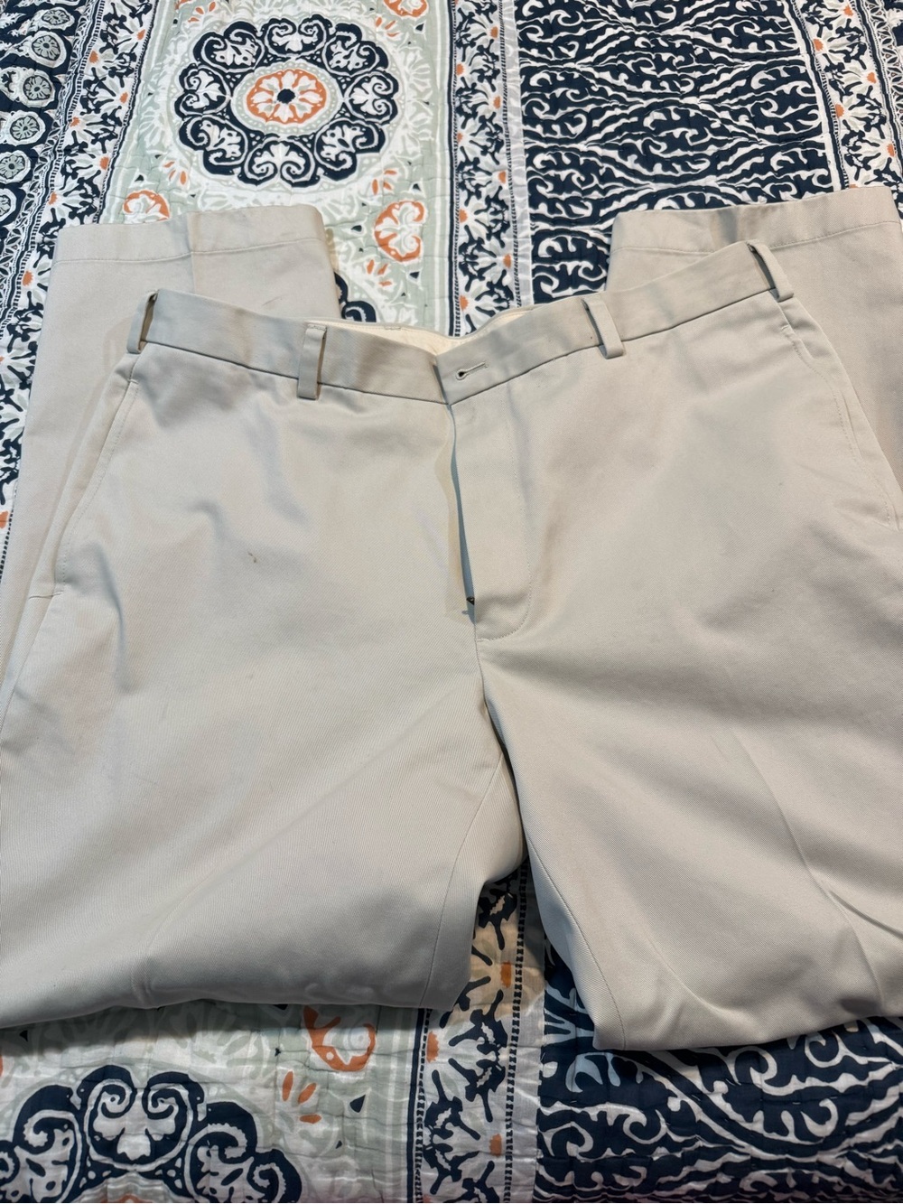 Brooks Brothers 346 Men's Khaki Chino Pants - 37•30.